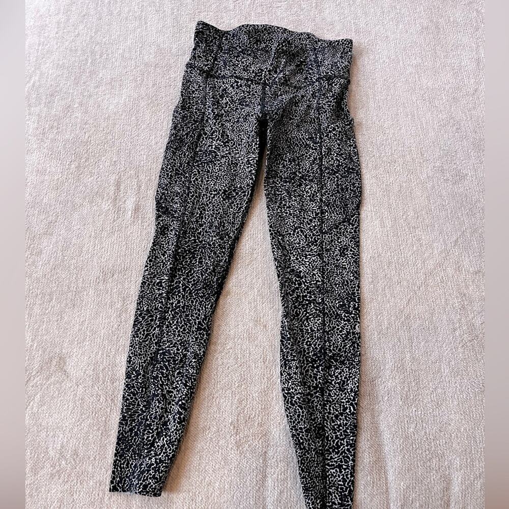Lululemon Fast and Free Tight 24" Nulux Polar Shift Ice Grey Black Size 6 - Picture 5 of 9